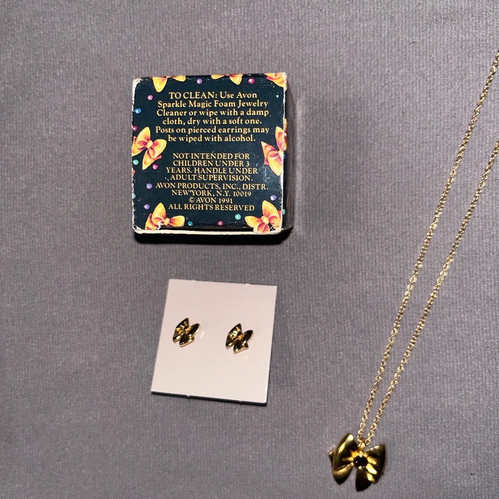 Vintage Avon Bow Necklace & Earrings Set Gold Tone Garnet Red 1980s